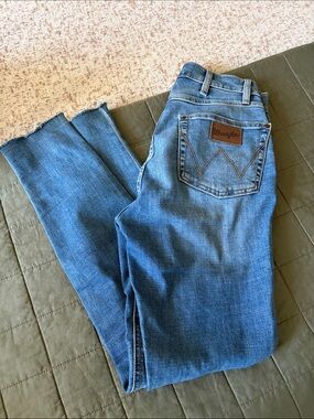 Wrangler Blue Skinny-Leg Denim Jeans with Leather Patch